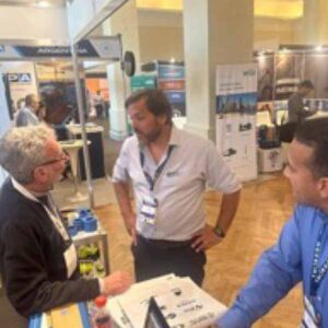 Reunión-técnica-en-el-stand
